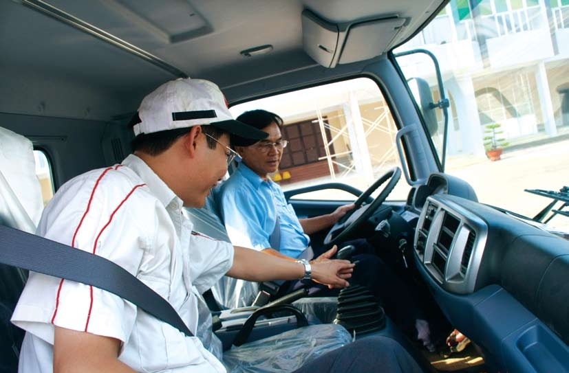 Học lái xe Ô Tô - Bài 5 Qua ngã tư có tín hiệu đèn giao thông lần 1